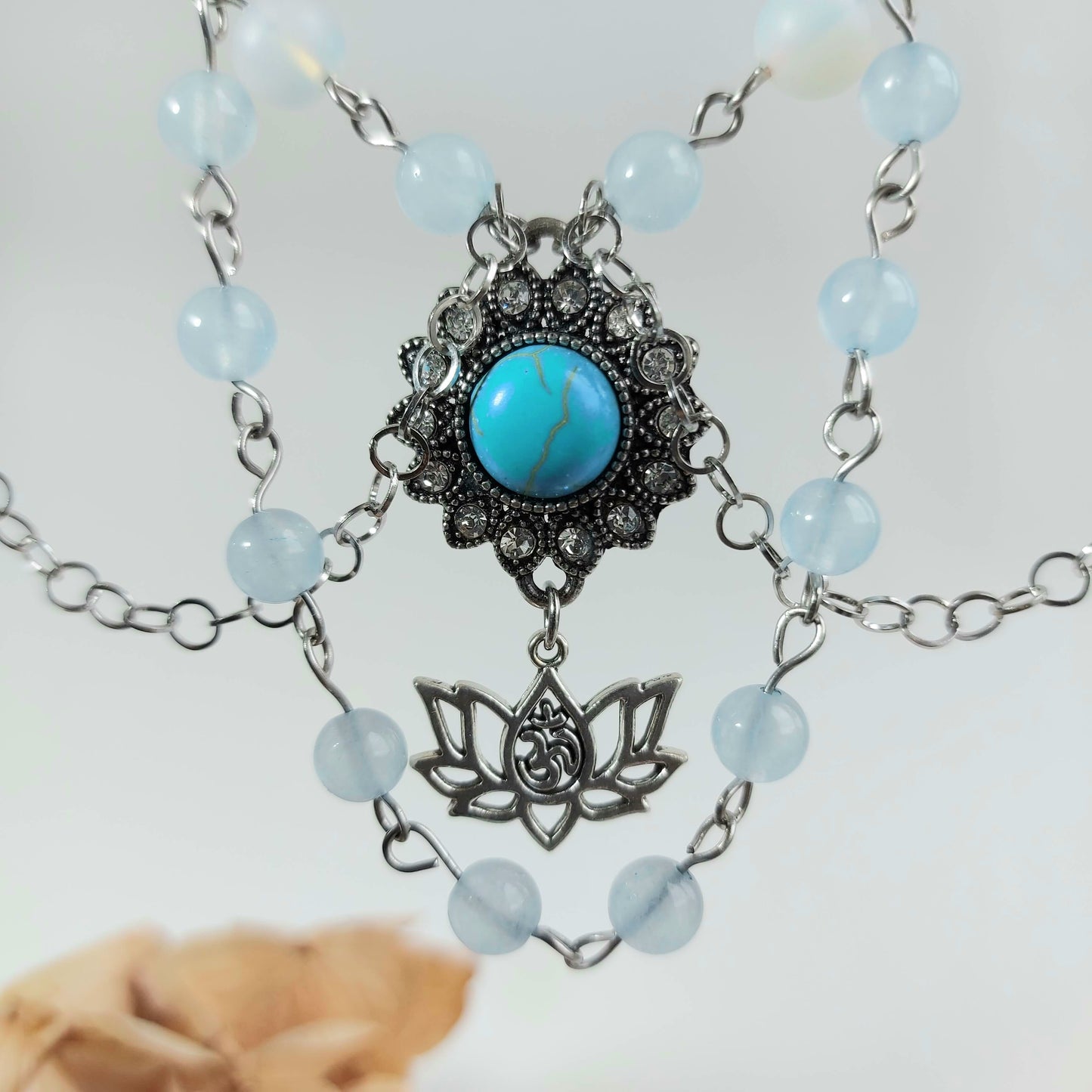 SPIRIT OF CONNECTION Collar Necklace with Opalite and Howlite