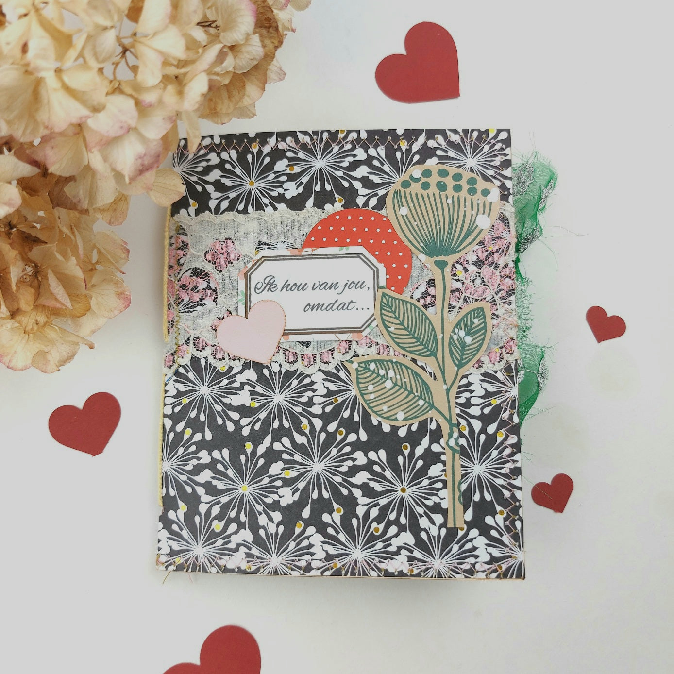 IK HOU VAN JOU, OMDAT Junk Journal met zwart wit en goud kaft