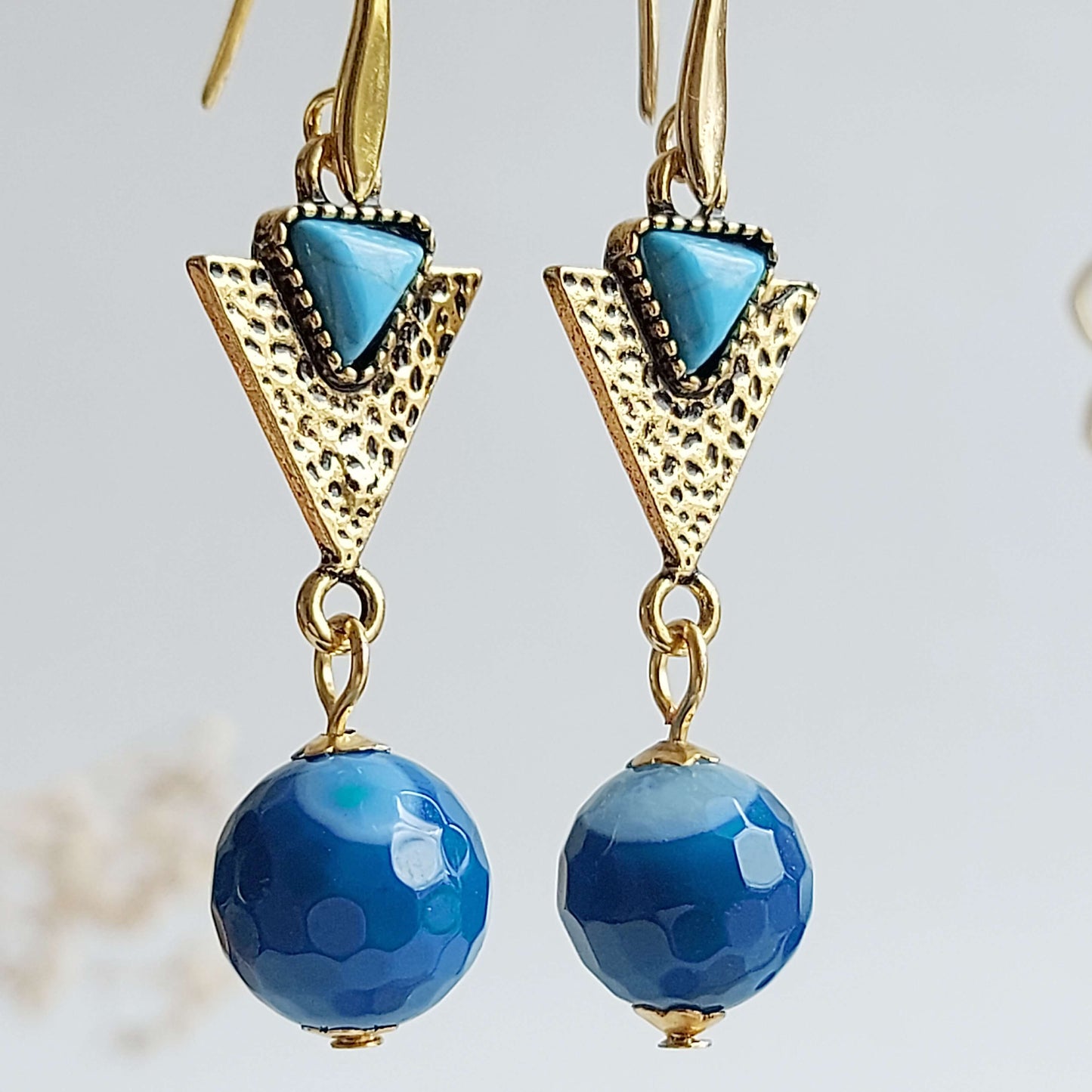 GENTLE VIBRATIONS Boho Earrings with Agate and Howlite