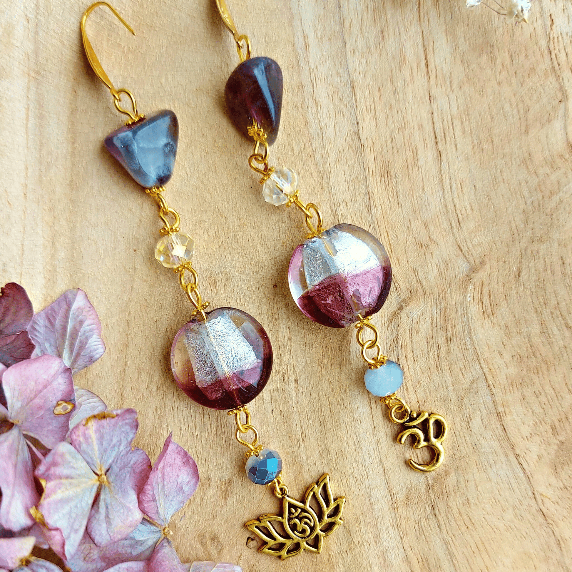 Amethist oorbellen met lotus hanger
