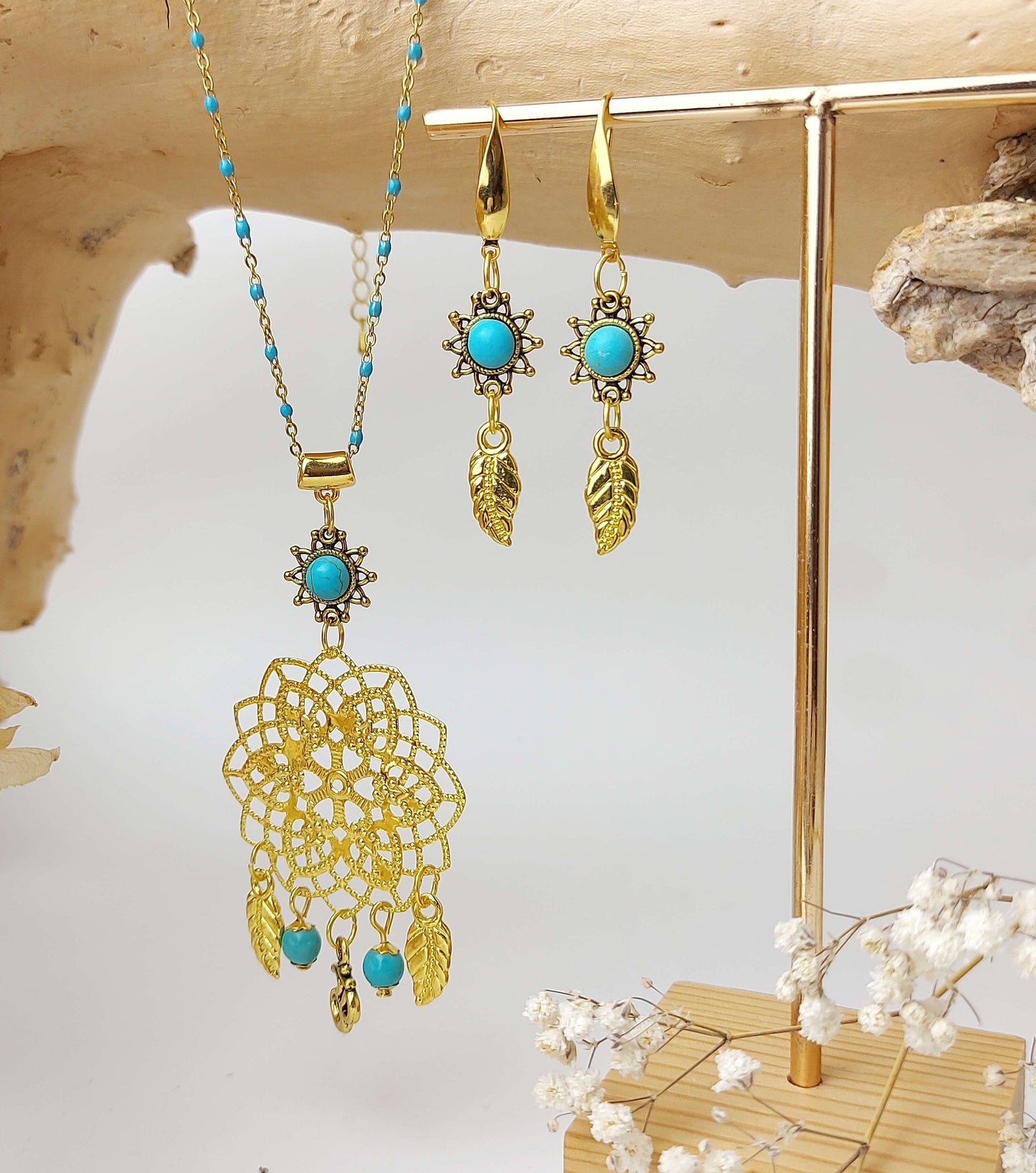 Ketting en oorbellen turquoise